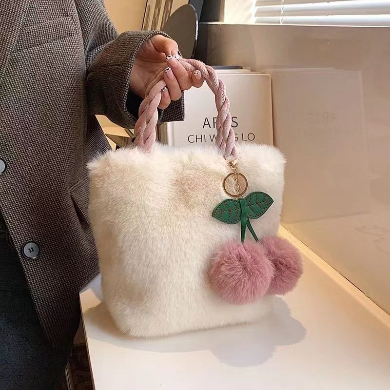 Large Capacity Plush Bag High Quality Soft Plush Travel Bucket Bag New Luxury Plush Tote Bag For Winter - Image 2