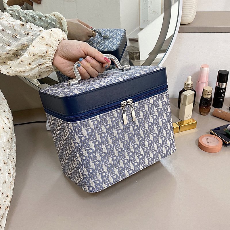 Cosmetic Storage Box Home Size Travel Toiletry Bag - Image 4