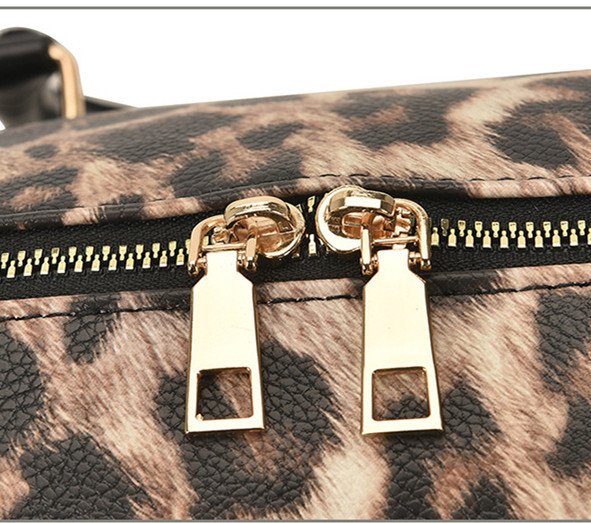 Large Capacity Leopard Print Contrast Tote Bag Shoulder Gym Bag - Image 7